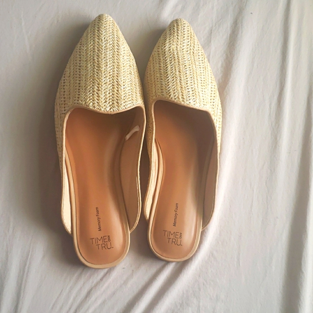 NWOT Time and True Size 10 Woven Mules